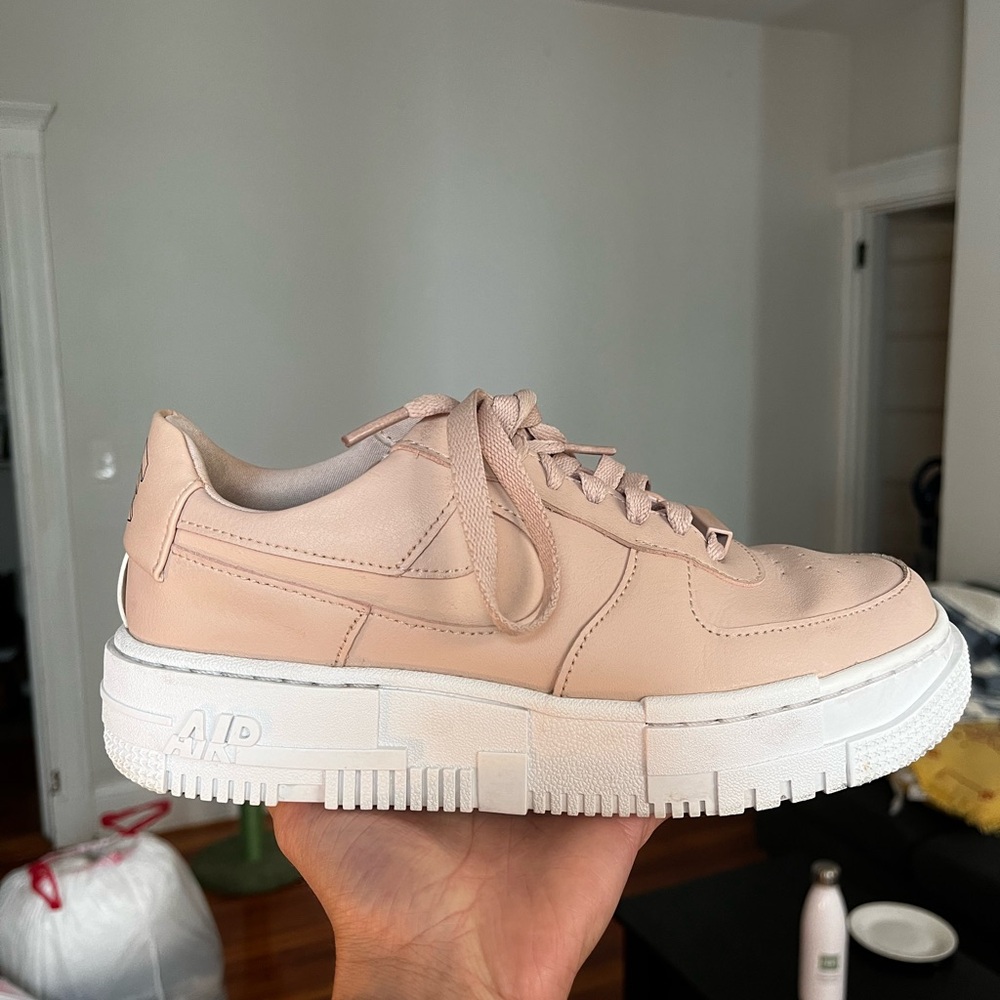 Light pink Nike Air Force 1 💗 Women’s size 7